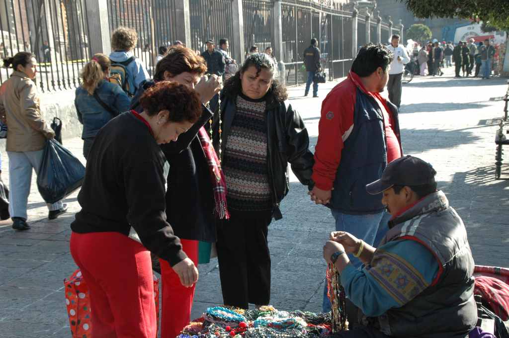 0410_Mexico,_plaza_de_la_constitucion.JPG