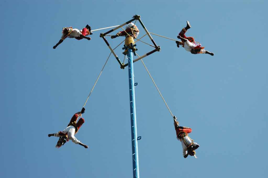 0810_Mexico,_voladores.JPG