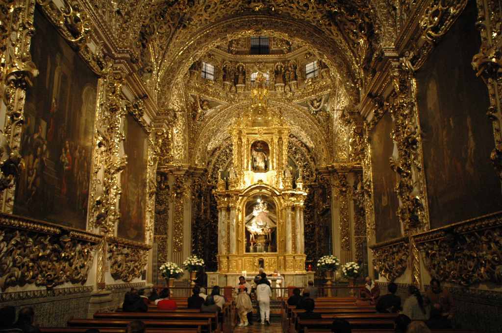 1980_Puebla,_eglise_Santo_Domingo.JPG