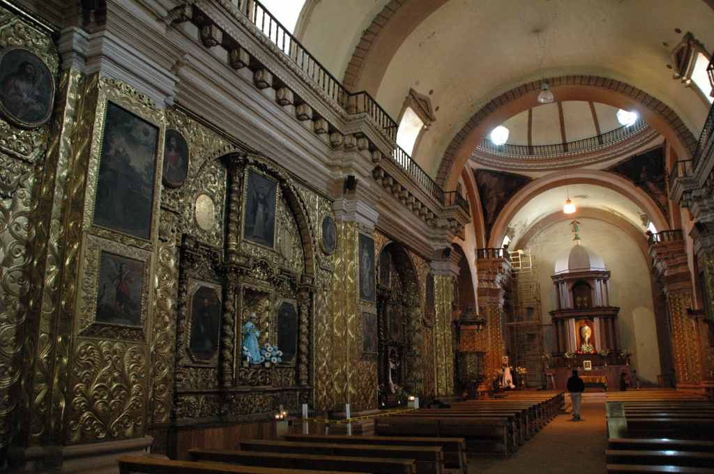 4910_San_Cristobal,_cathedrale_San_Juan_Chamula.JPG