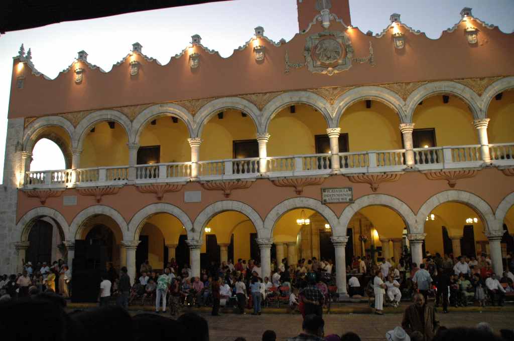 7030_Merida,_palais_du_gouverneur.JPG