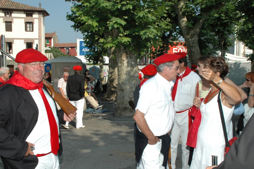 6080_en_attendant_l_alarde_de_l_AM.JPG