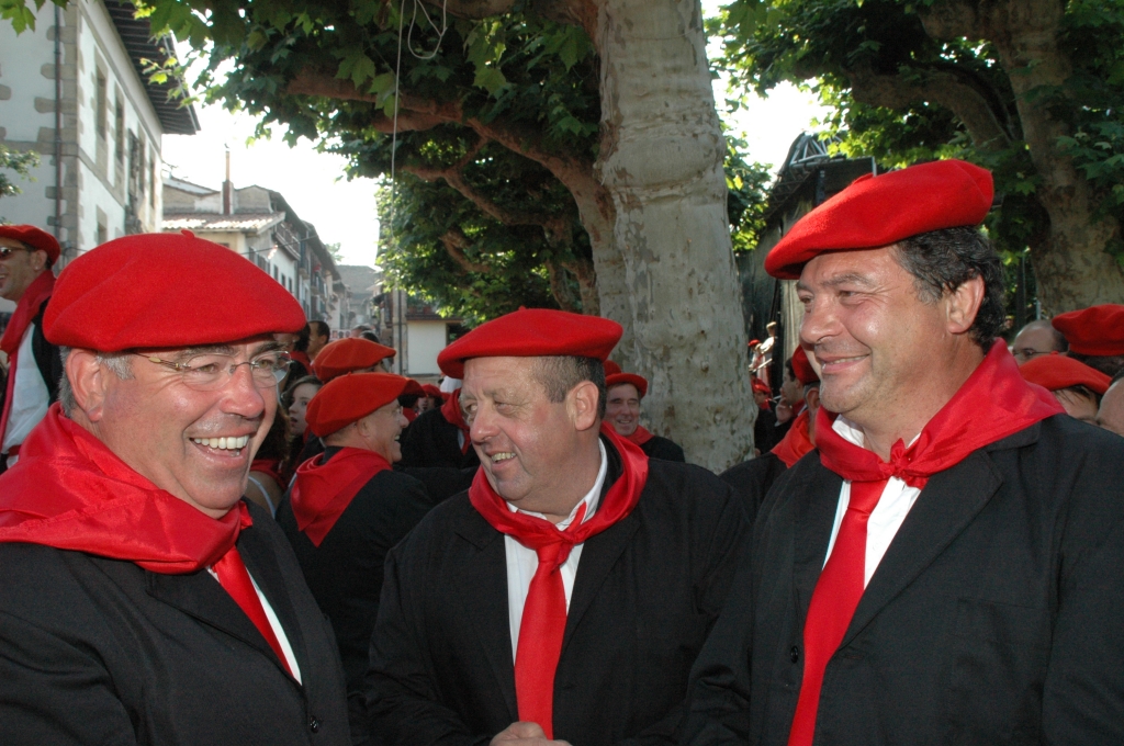 6100_en_attendant_l_alarde_de_l_AM.JPG