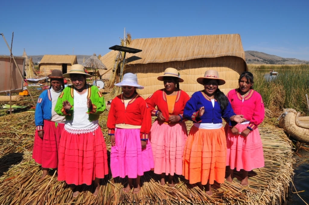 09220_lac_Titicaca,_iles_flottantes_DSE_3277.JPG