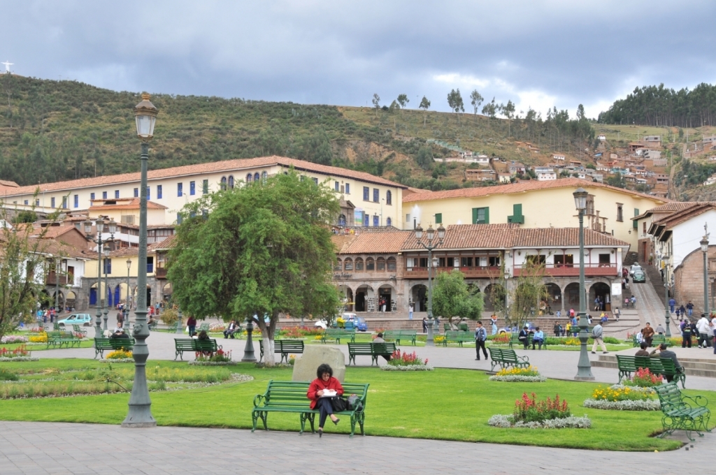 10594_Cusco,_plaza_de_Armas_DSE_3848.JPG