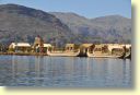 09240_lac_Titicaca,_iles_flottantes_DSE_3280.JPG